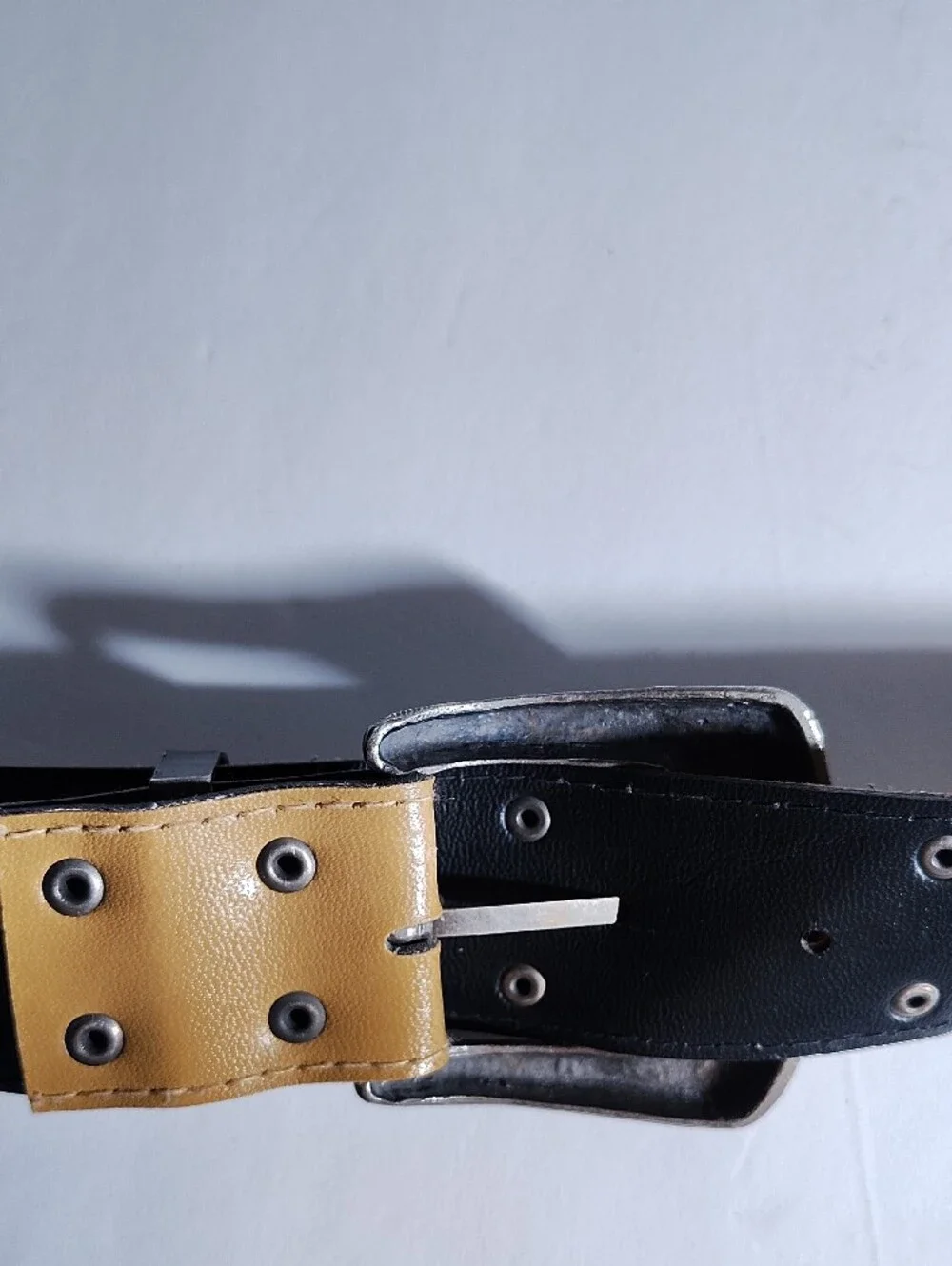 Women's Size S/M  Tan Leather Belt with Decorative Silver Buckle WM